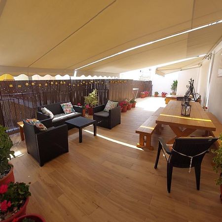 Central Apartment Near The Beach With Huge Private Terrace Лутраки Екстериор снимка