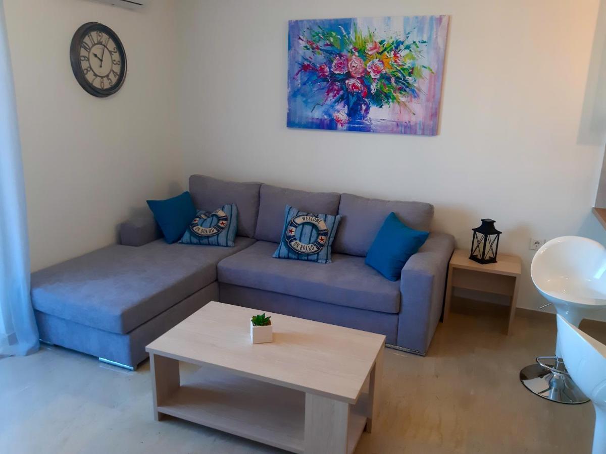 Central Apartment Near The Beach With Huge Private Terrace Лутраки Екстериор снимка