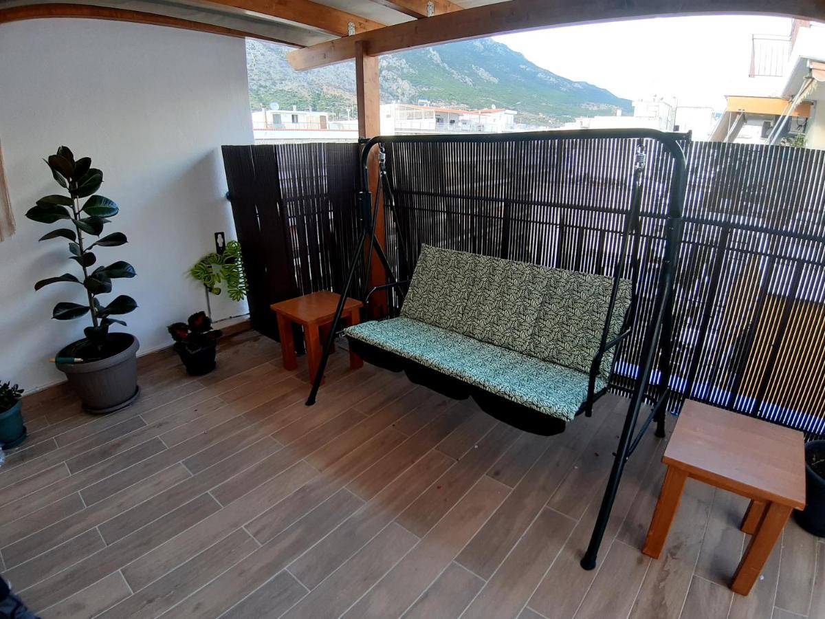 Central Apartment Near The Beach With Huge Private Terrace Лутраки Екстериор снимка
