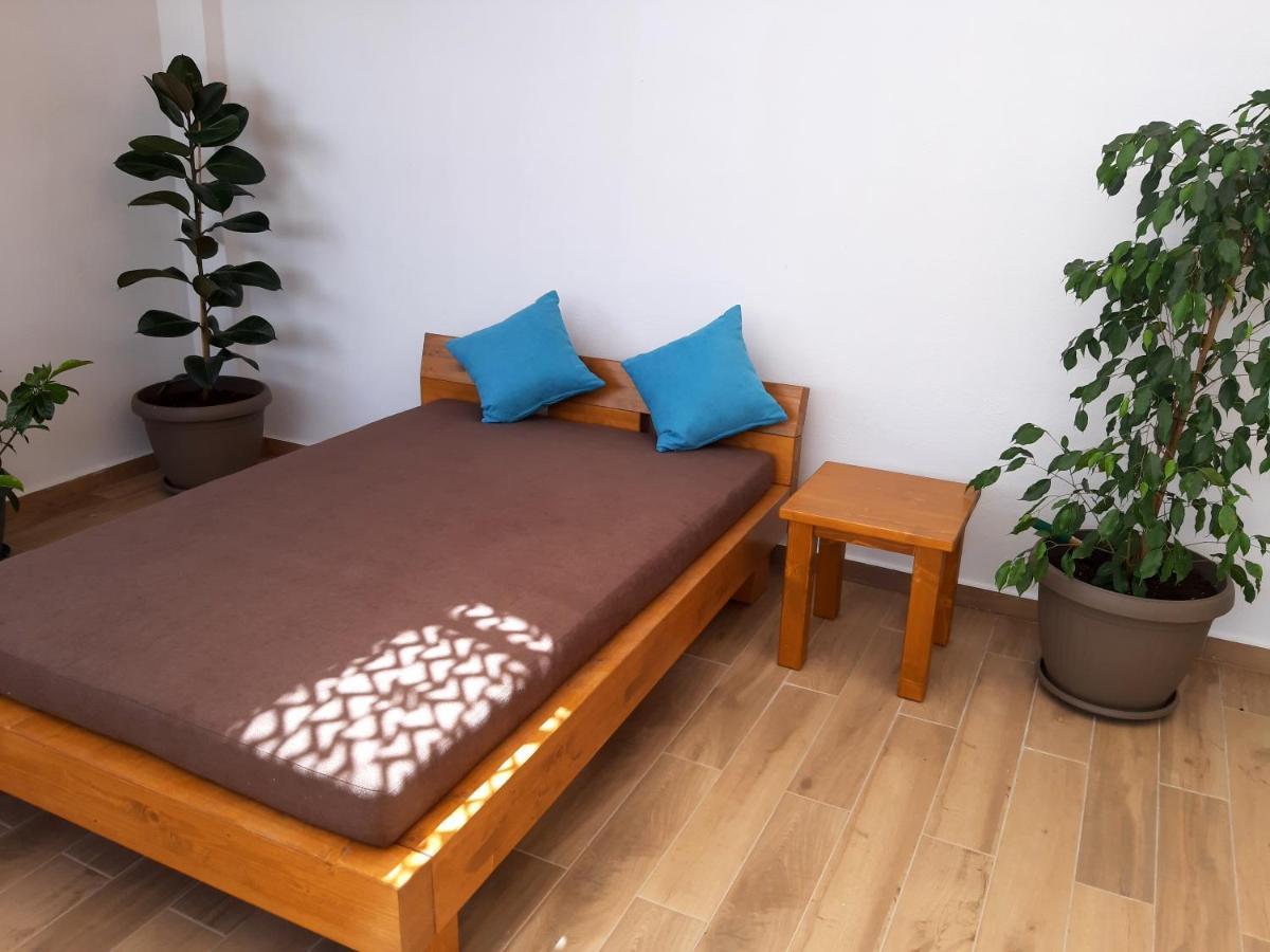 Central Apartment Near The Beach With Huge Private Terrace Лутраки Екстериор снимка