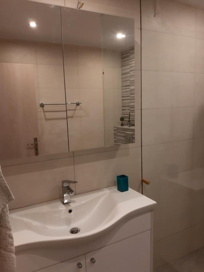 Central Apartment Near The Beach With Huge Private Terrace Лутраки Екстериор снимка