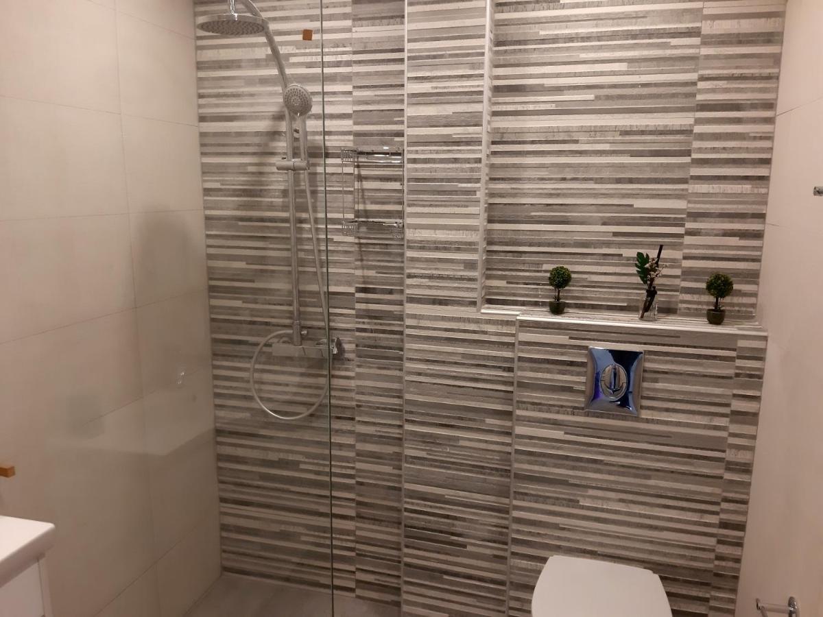 Central Apartment Near The Beach With Huge Private Terrace Лутраки Екстериор снимка