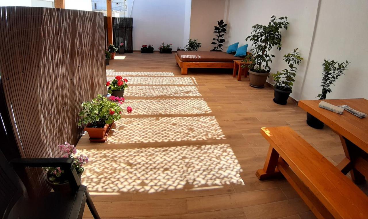 Central Apartment Near The Beach With Huge Private Terrace Лутраки Екстериор снимка