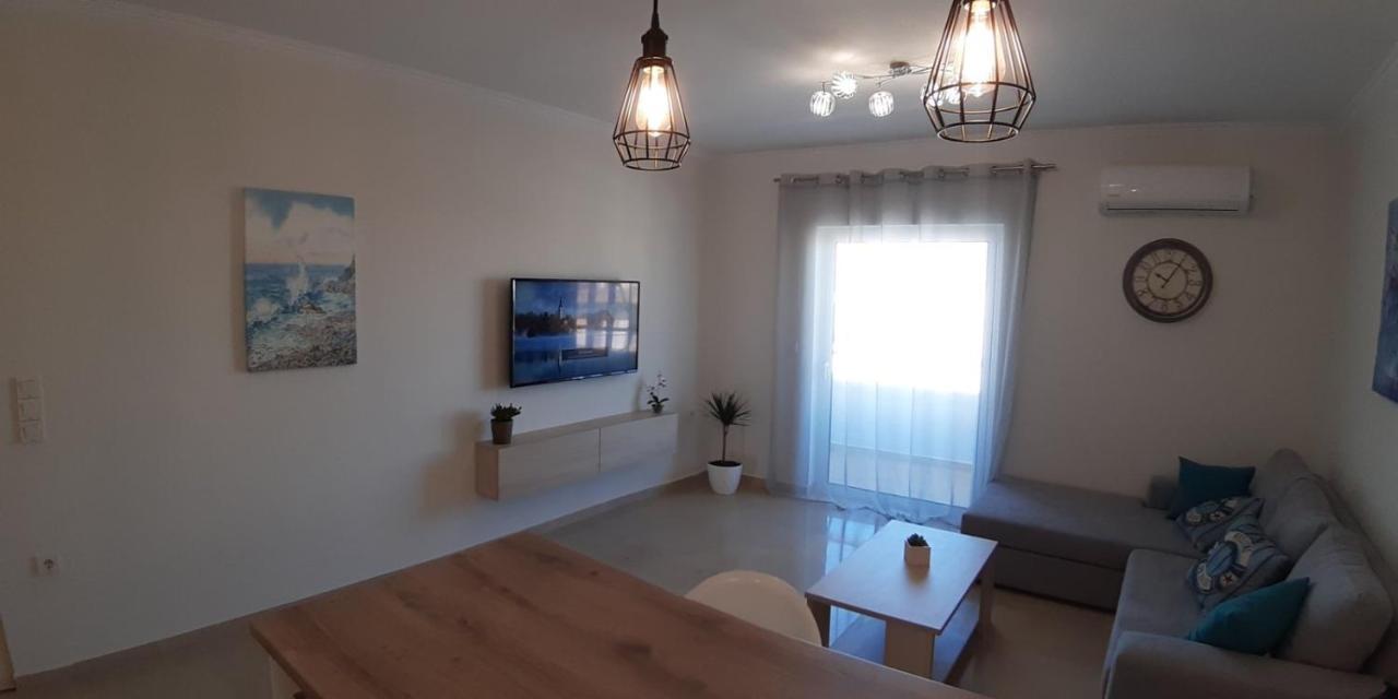 Central Apartment Near The Beach With Huge Private Terrace Лутраки Екстериор снимка