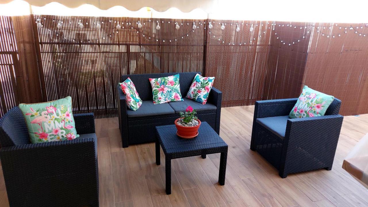Central Apartment Near The Beach With Huge Private Terrace Лутраки Екстериор снимка