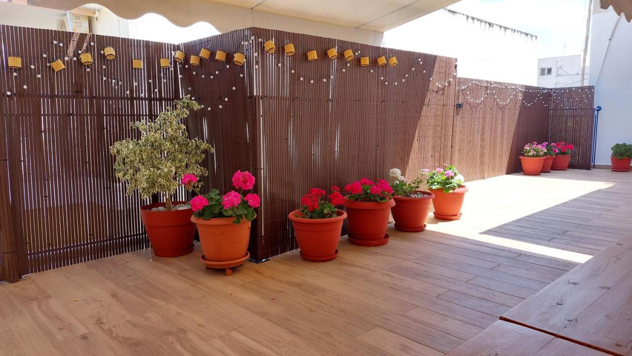 Central Apartment Near The Beach With Huge Private Terrace Лутраки Екстериор снимка