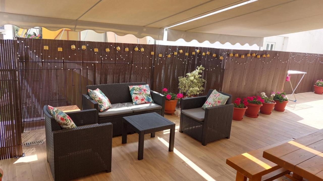 Central Apartment Near The Beach With Huge Private Terrace Лутраки Екстериор снимка